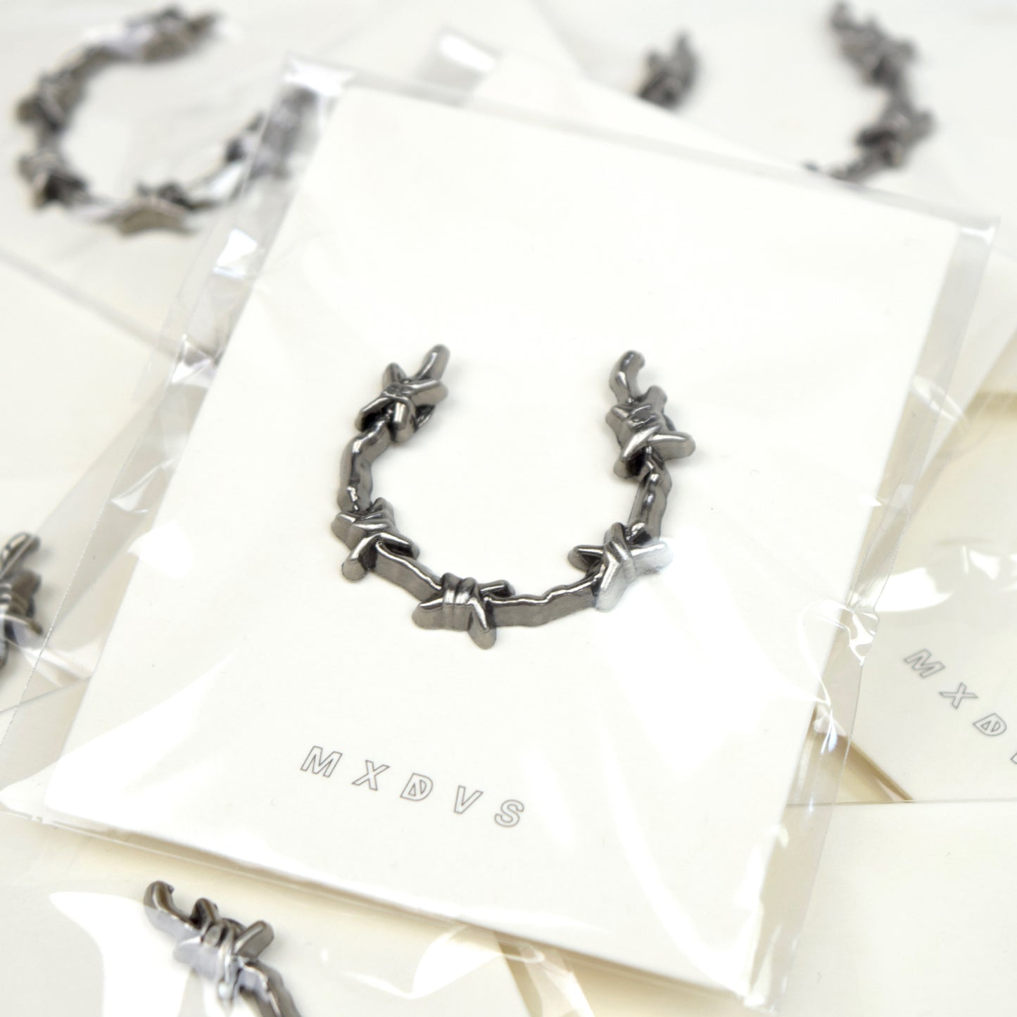 Barbed wire pin