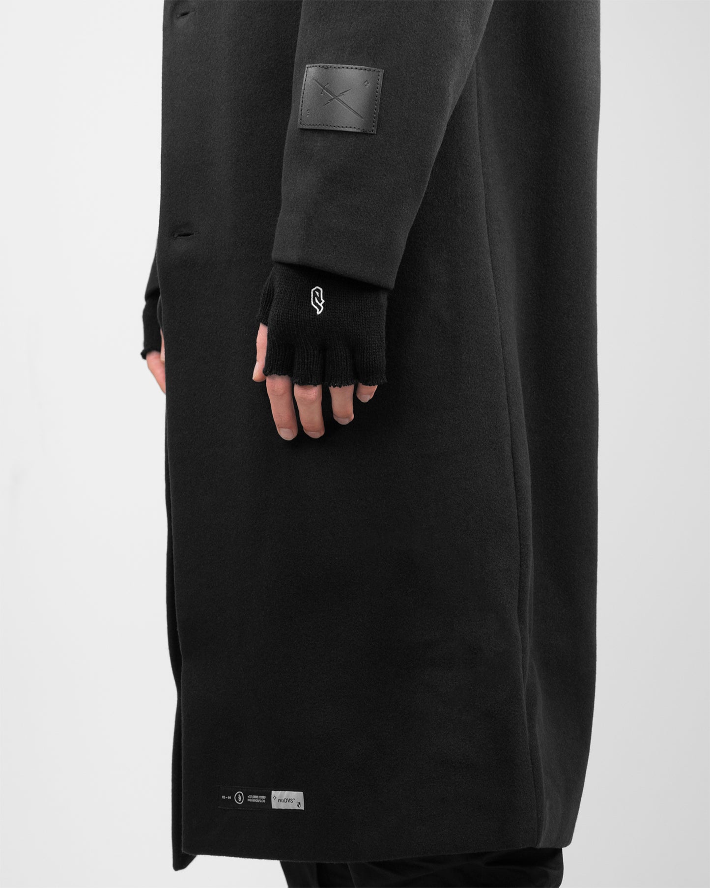Fingerless D-logo gloves