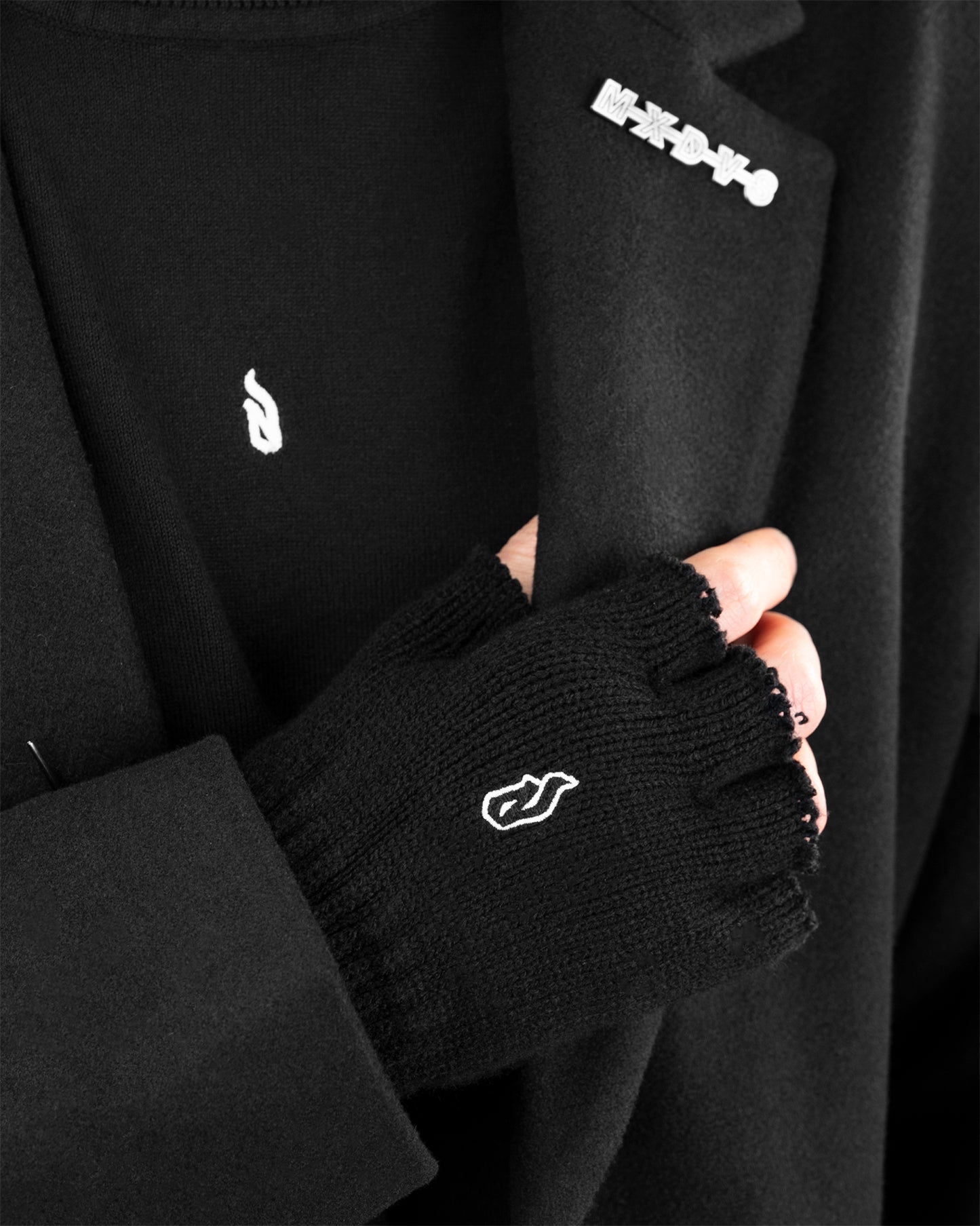Fingerless D-logo gloves