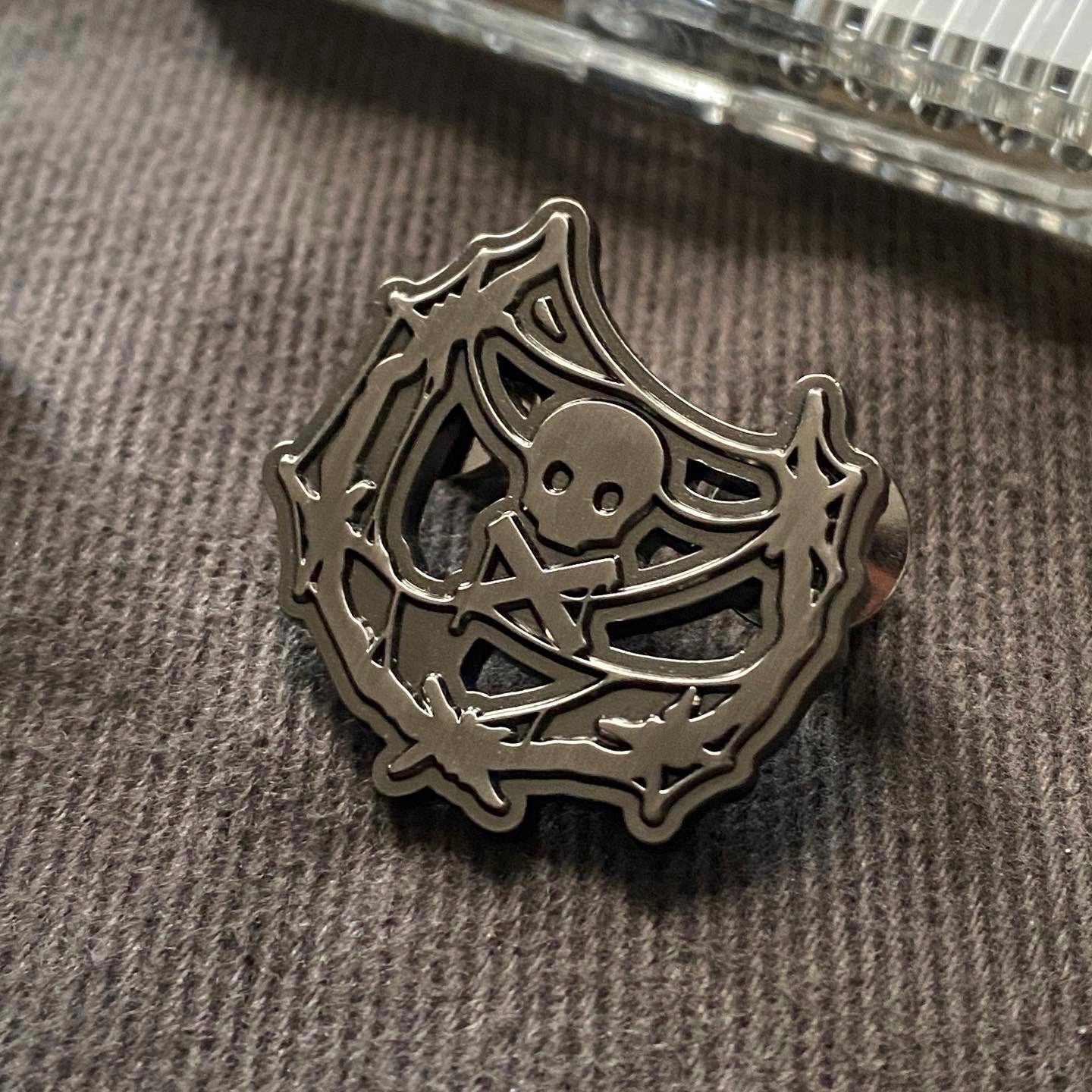 Web pin