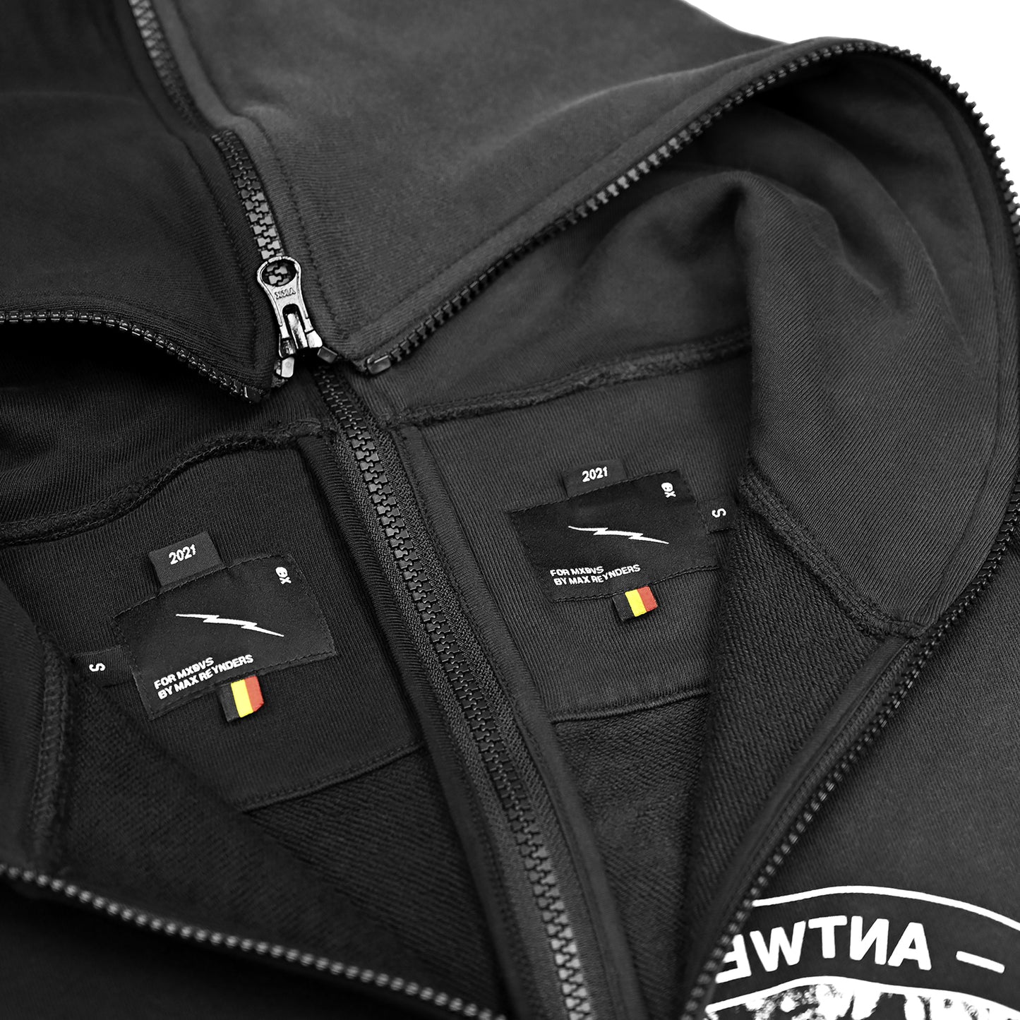 Splitted hoodie 1.0