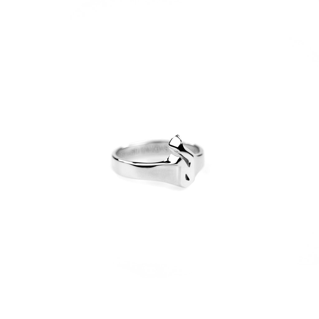 D-logo ring